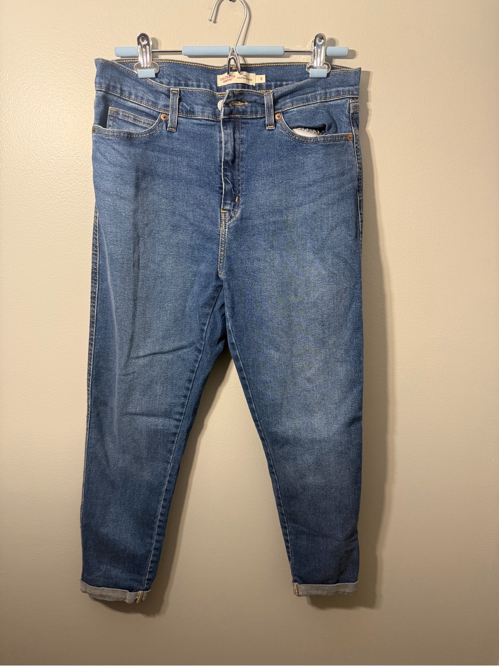 Levi's Women's Cropped Ankle Jeans in Medium Blue
